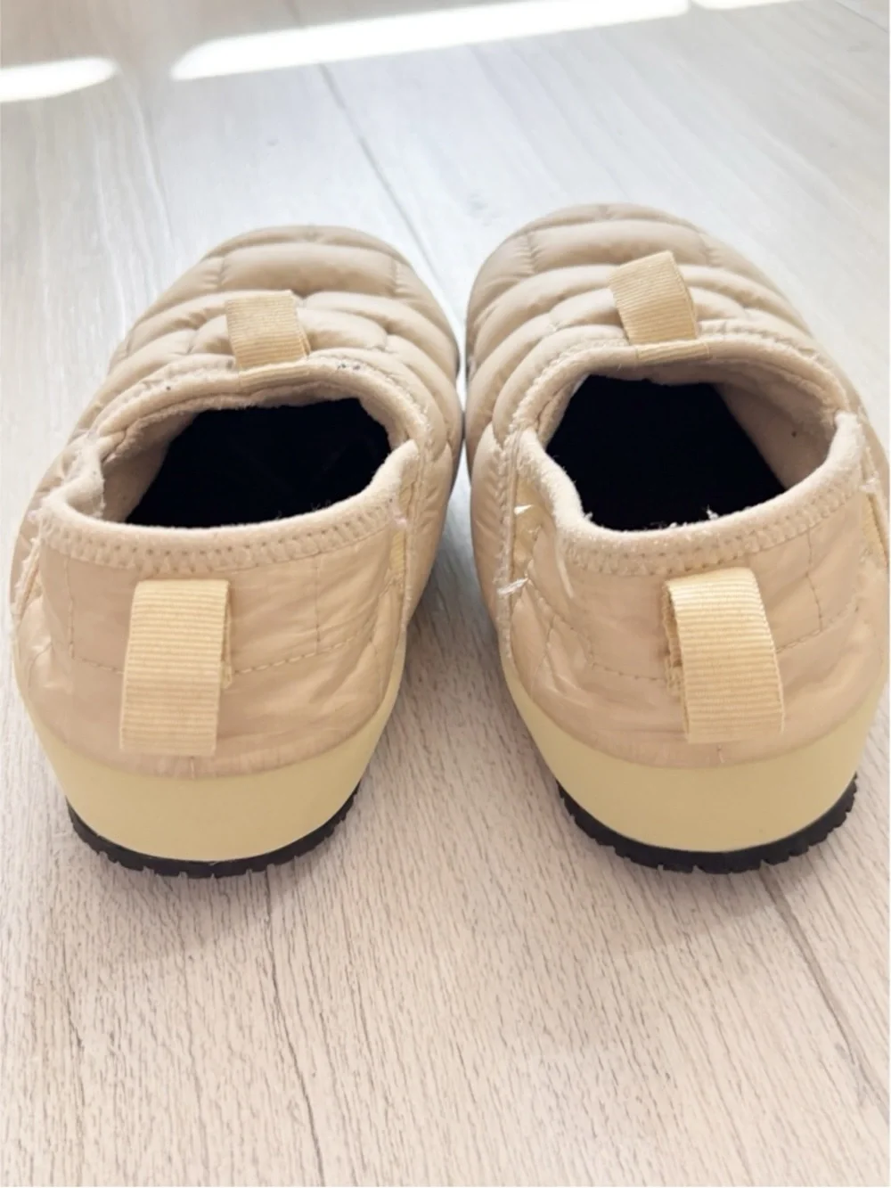 THE NORTH FACE Youth Gravel/White Dune THERMOBALL™ Traction Mules II Size 1